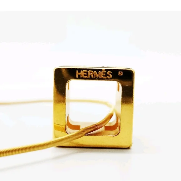 HERMES Gold and Cream Pendant Necklace PREOWNED - Picture 2 of 6